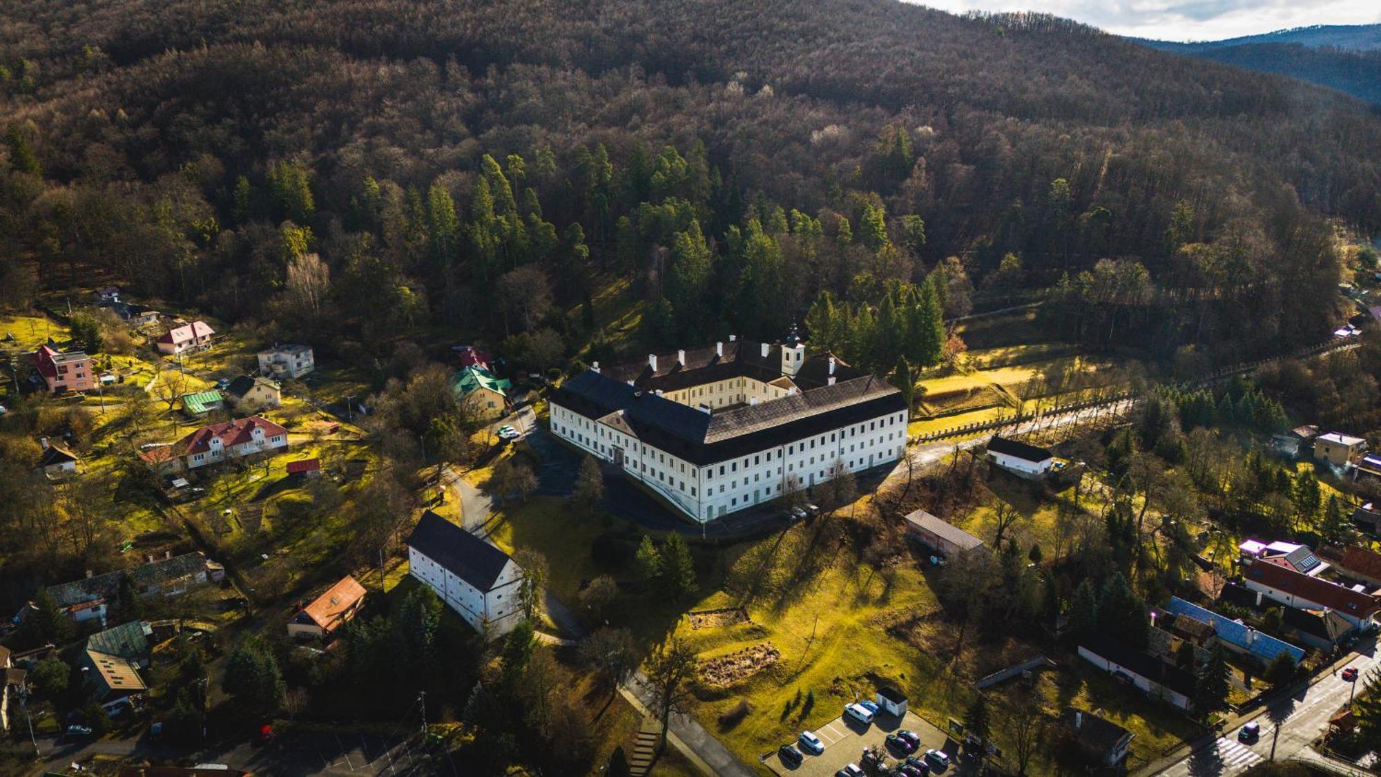 Sovi Dom- Historicke Apartmany Z 19 Storocia, 4Km Od Banskej Stiavnice Svaty Anton Экстерьер фото